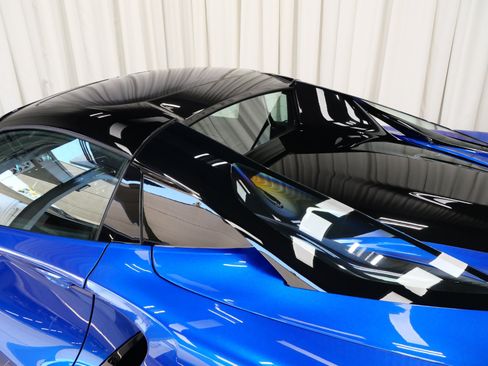Used 2025 McLaren Artura Spider RWD image 38