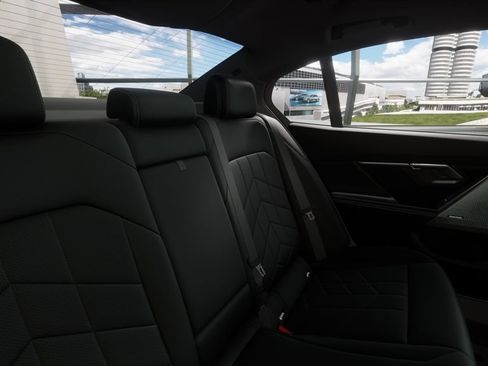 Used 2026 BMW i5 eDrive40 w/ M Sport Package AWD/4WD image 36