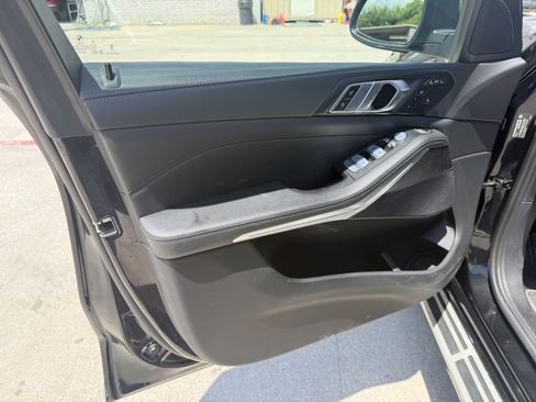 Used 2023 BMW X7 xDrive40i w/ Climate Comfort Package AWD/4WD image 8