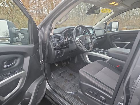 Used 2024 Nissan Titan SV w/ SV Convenience Package image 11