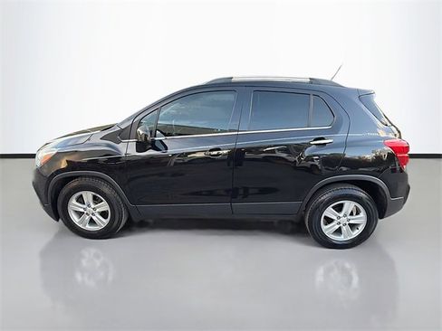 Used 2020 Chevrolet Trax LT w/ LT Convenience Package image 6