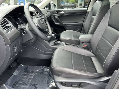 Used 2021 Volkswagen Tiguan SE FWD image 10