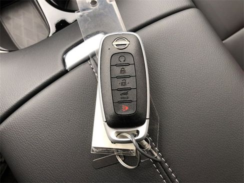 Certified 2025 Nissan Murano SL image 34