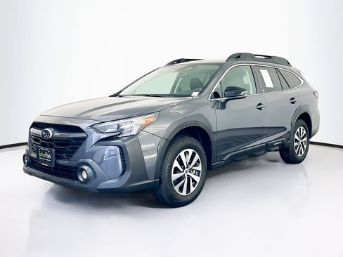 Used 2023 Subaru Outback Premium image 3