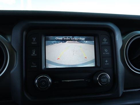 Used 2020 Jeep Wrangler Sport AWD/4WD image 16