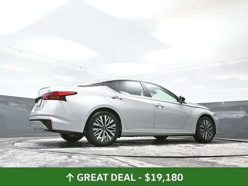 Used 2024 Nissan Altima 2.5 SV image 50