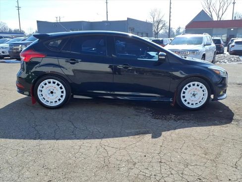 Used 2017 Ford Focus ST image 5