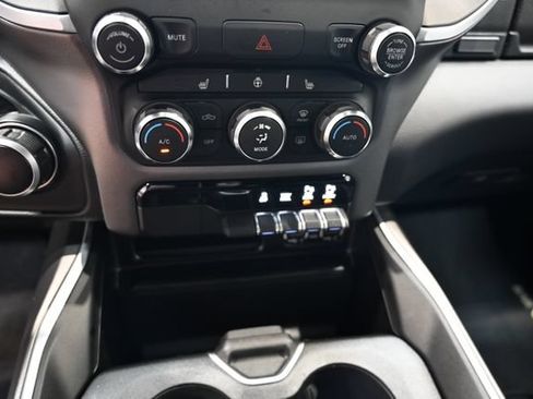 Used 2020 RAM 1500 Big Horn AWD/4WD image 19
