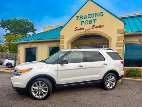 Used 2015 Ford Explorer XLT w/ Equipment Group 202B FWD image 3