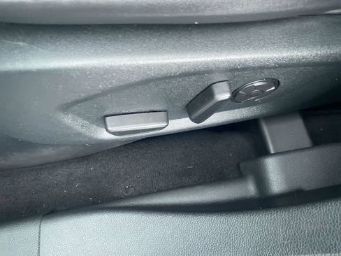 Used 2019 Ford Explorer Platinum image 11