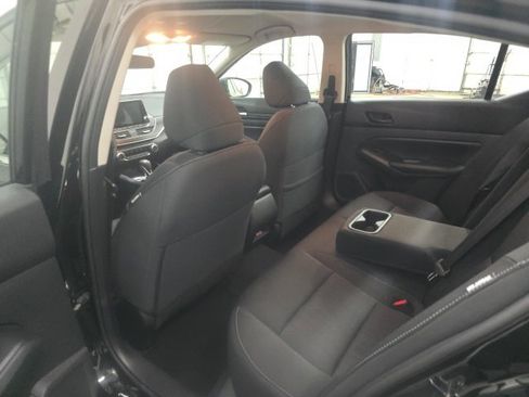 Used 2024 Nissan Altima 2.5 SV image 12