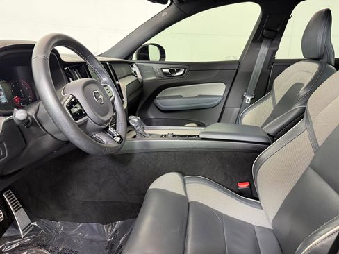 Used 2020 Volvo XC60 T5 R-Design image 5