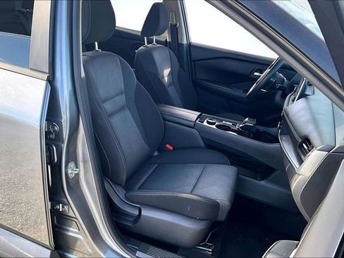 Used 2024 Nissan Rogue SV image 27