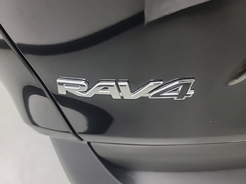 Used 2025 Toyota RAV4 XLE AWD/4WD image 12