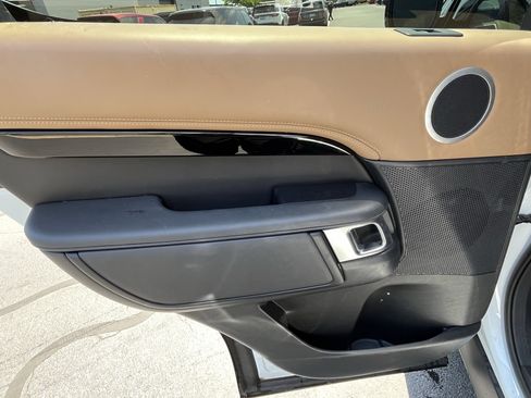 Certified 2023 Land Rover Discovery Metropolitan Edition AWD/4WD image 25