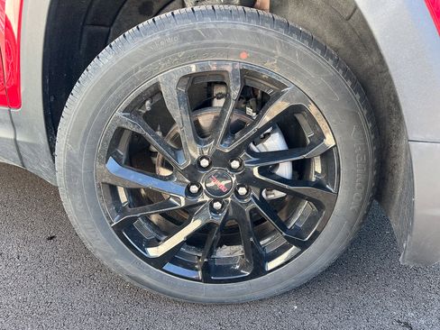 Used 2023 GMC Terrain SLT w/ Tech Package image 8