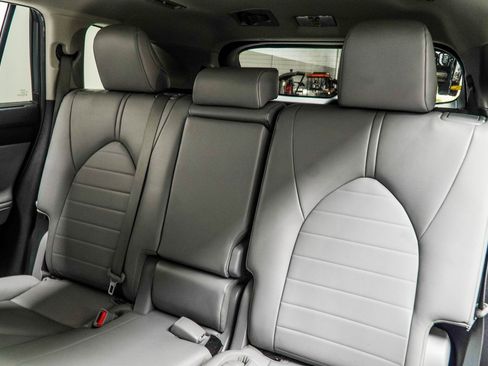 Used 2022 Toyota Highlander XLE image 39