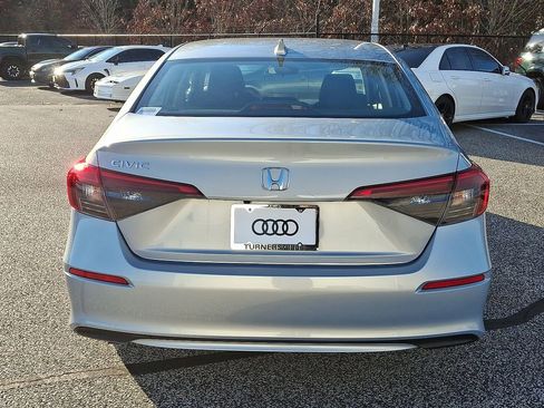 Used 2023 Honda Civic EX image 5