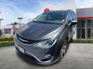 Used 2018 Chrysler Pacifica Limited w/ Advanced Safetytec Group FWD video 2