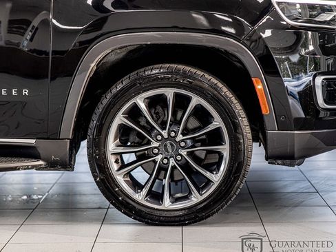 Used 2022 Jeep Wagoneer Series II w/ Premium Group I AWD/4WD image 11