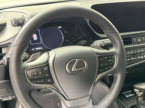 Used 2023 Lexus ES 250 w/ Accessory Package (Z1) image 10