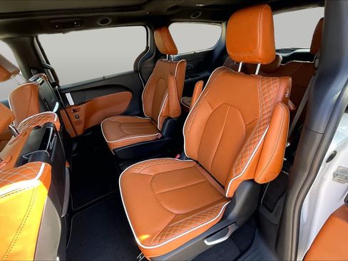 New 2026 Chrysler Pacifica Pinnacle FWD image 21