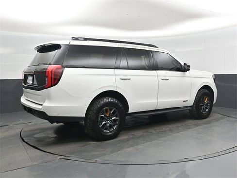 Used 2025 Ford Expedition Tremor image 3