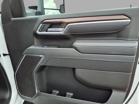 Used 2025 Chevrolet Silverado 2500 LT w/ Convenience Package image 10