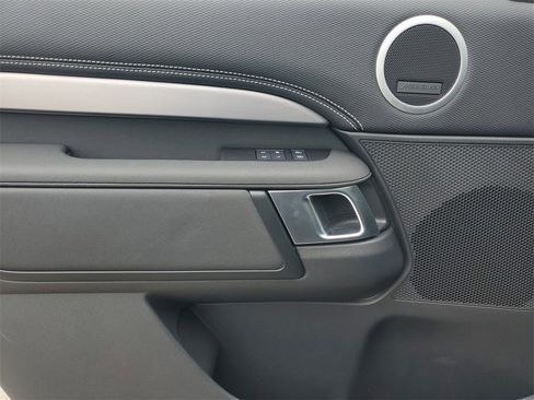 New 2025 Land Rover Discovery Dynamic SE image 10