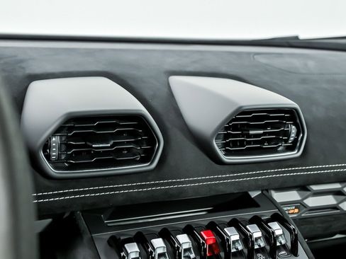 Used 2022 Lamborghini Huracan STO RWD image 28