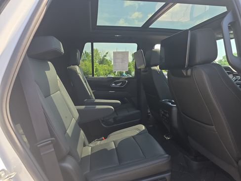 Used 2024 Chevrolet Tahoe Z71 w/ Luxury Package AWD/4WD image 10