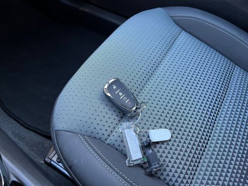 Used 2025 Chevrolet Trax LT w/ LT Convenience Package image 22