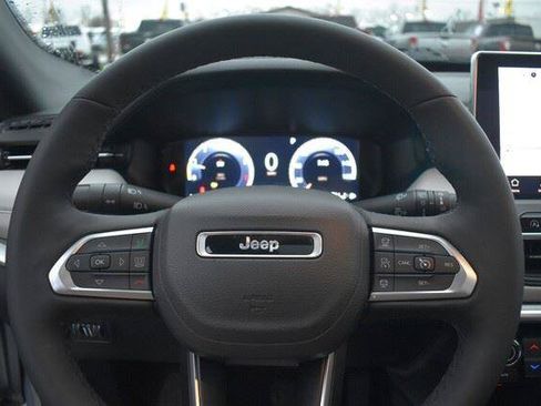 Used 2025 Jeep Compass Limited w/ Elite Group AWD/4WD image 39