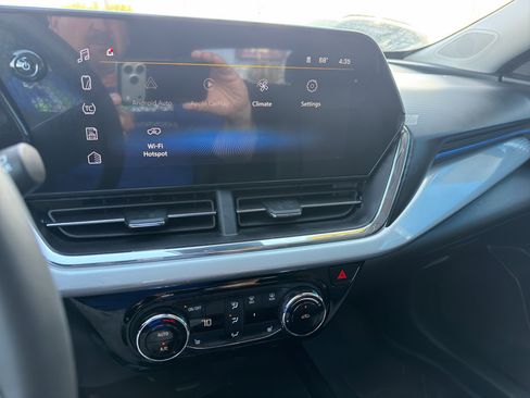 Used 2025 Chevrolet Trax LT w/ Driver Confidence Package image 15