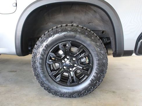 Used 2023 Chevrolet Silverado 1500 ZR2 w/ Technology Package AWD/4WD image 26