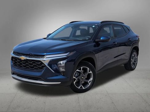 Used 2024 Chevrolet Trax LT w/ Driver Confidence Package FWD image 1
