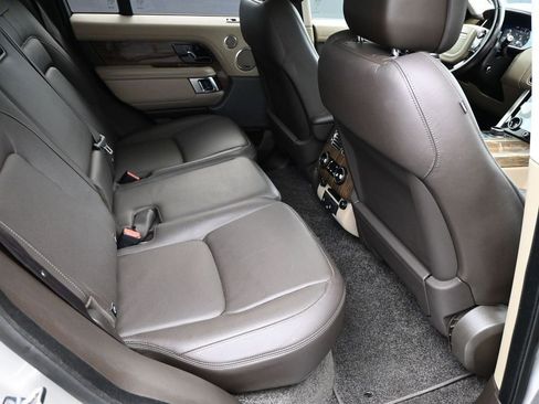 Used 2019 Land Rover Range Rover HSE image 10