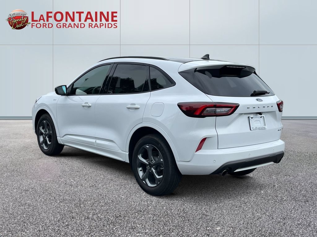 Certified 2023 Ford Escape ST-Line w/ Tech Pack #1 AWD/4WD image 5