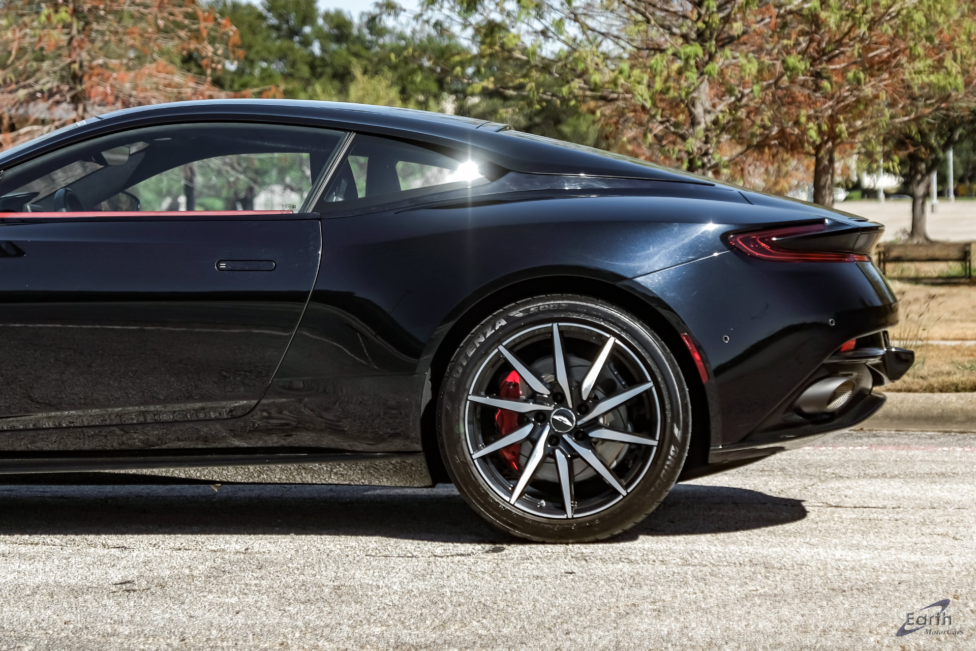 Used 2021 Aston Martin DB11 Coupe RWD image 7