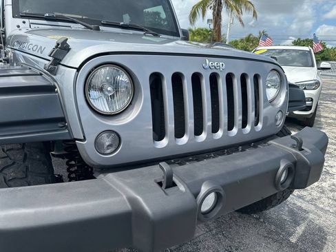 Used 2015 Jeep Wrangler Unlimited Rubicon w/ Connectivity Group AWD/4WD image 10