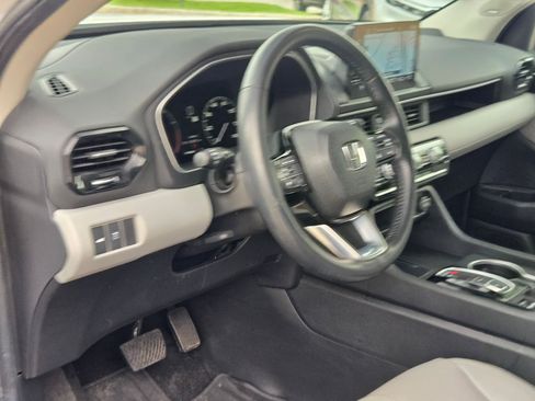 Used 2025 Honda Pilot Touring image 12