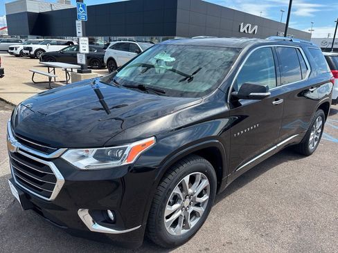 Used 2021 Chevrolet Traverse Premier w/ LPO, Floor Liner Package AWD/4WD image 1