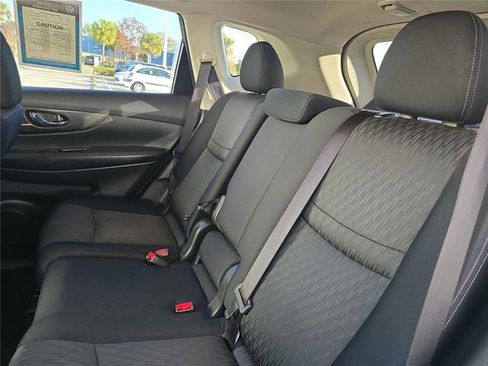 Used 2020 Nissan Rogue SV image 10