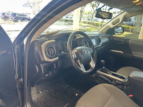 Used 2017 Toyota Tacoma 2WD Double Cab image 6