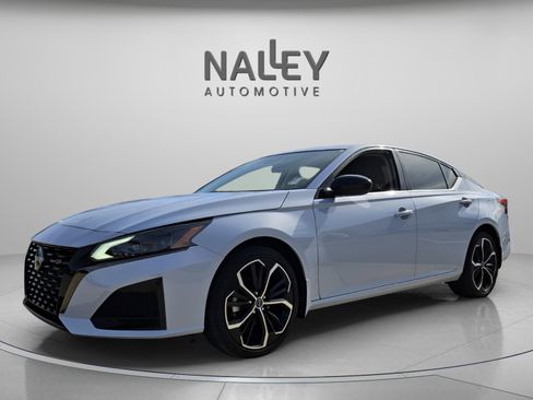 Used 2023 Nissan Altima 2.5 SR image 1