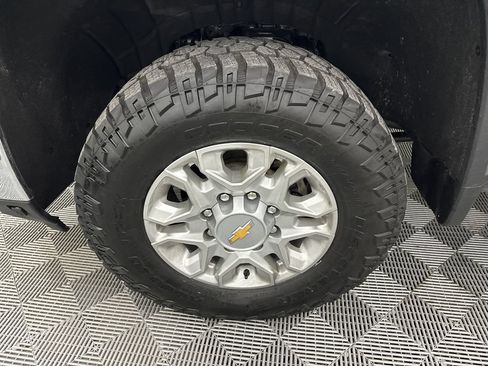 Used 2025 Chevrolet Silverado 2500 LT AWD/4WD image 12