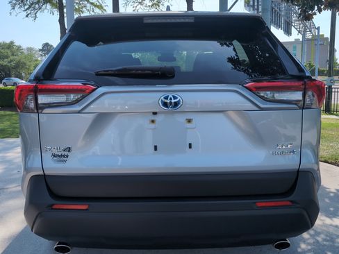 Certified 2022 Toyota RAV4 XLE Premium image 9