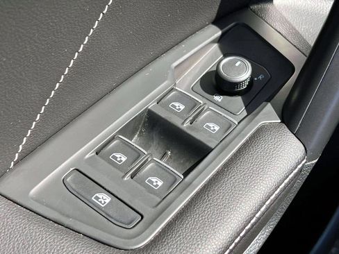 Used 2022 Volkswagen Tiguan SE R-Line image 18