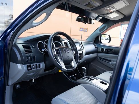 Used 2014 Toyota Tacoma PreRunner image 17