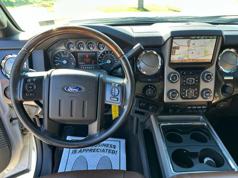 Used 2015 Ford F250 Platinum w/ Platinum Package image 23